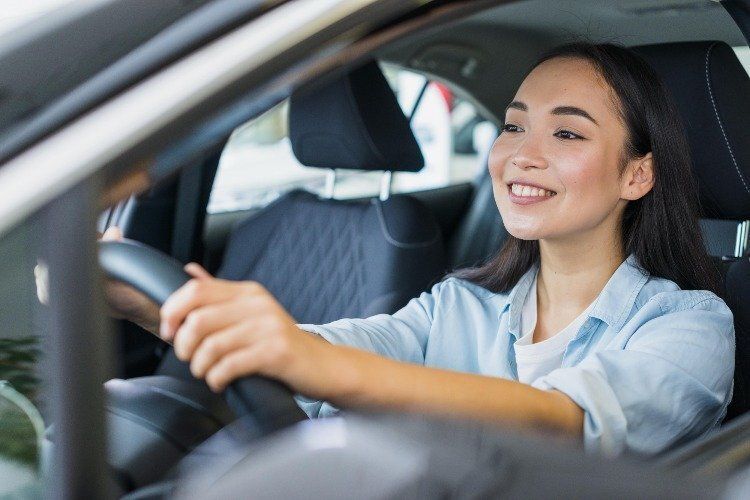 womandrivingcar-min_rle.jpg